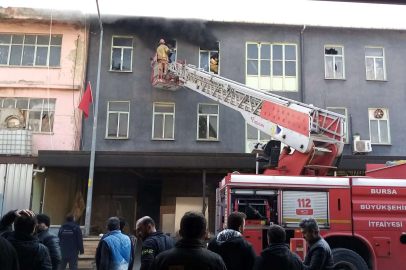 Bursa'da mobilya imalathanesinde yangın