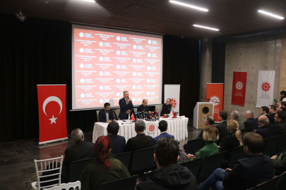 Bursa’da “Dezenformasyonla nasıl mücadele edilir?” paneli düzenlendi