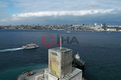 Kız Kulesi'nde Türk Bayrağı ve alem ortaya çıktı