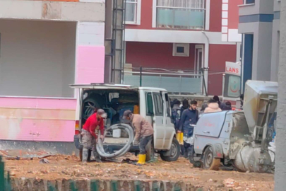 Bursa'da inanılmaz olay...3.kattan ağabeyinin üzerine düştü: 2 yaralı