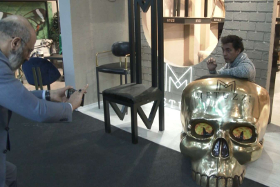 Kuru kafa şeklinde sandalye yaptılar, fuarın gözdesi oldular