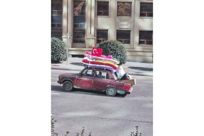 Kardeş Azerbaycan! Aracına yüklediği yorganları Türkiye'ye gönderdi