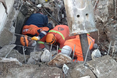 Gemlik'ten depremzedelere 32 tır yardım