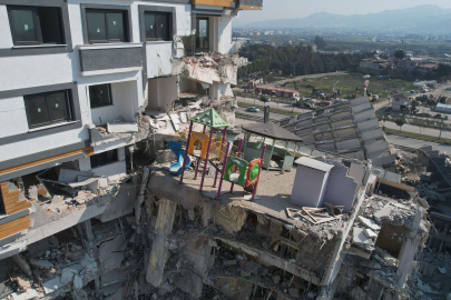 Yıkılan binada havuz yapılacağı gerekçesiyle kolon kesildiği iddiası