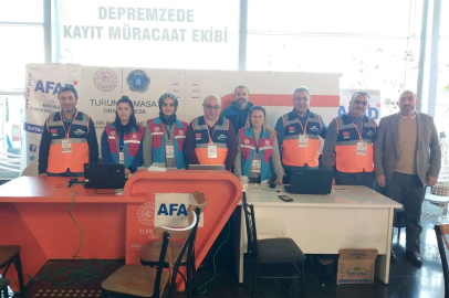 Depremden etkilenen vatandaşlara gönüllü öğretmenlerden destek