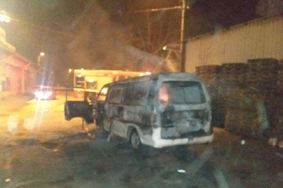 Minibüs küle döndü