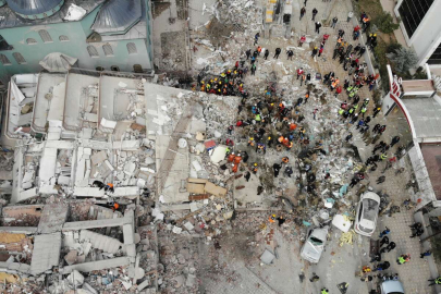 Malatya'da arama kurtarma çalışmaları dron ile görüntülendi