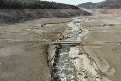 Bursa'nın 20 günlük suyu kaldı... Nilüfer Barajı şu anda bomboş