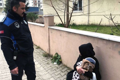 Bu da oyuncak bebekli dilenci