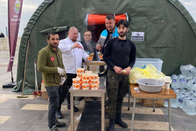 Gasto İnegöl şefleri günlük 11 bin kişiye sıcak yemek çıkarıyor