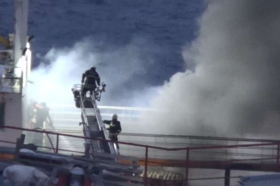 Tekirdağ açıklarında feribot alev alev yandı