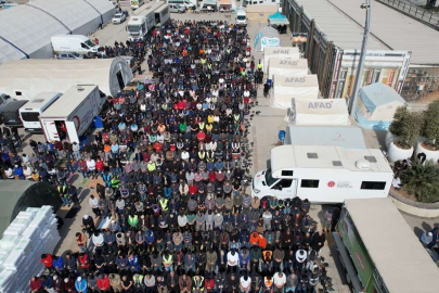 Depremin yıktığı Kahramanmaraş'taki 4'üncü cuma namazı havadan görüntülendi