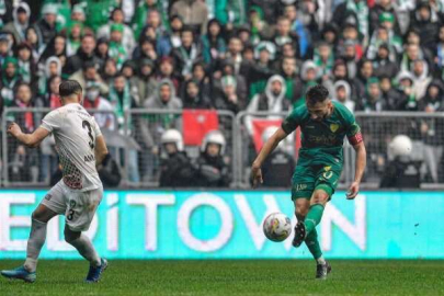 Bursa'da gergin maçta: Bursa 2 - Amed 1