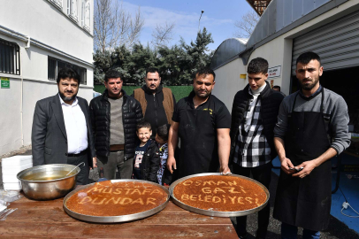 Depremzede vatandaştan künefeli teşekkür