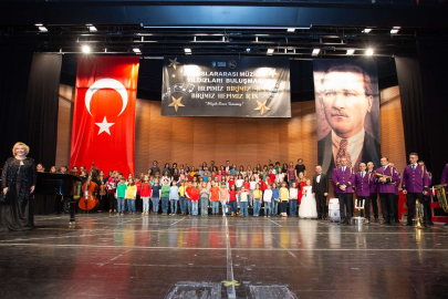 Piyanonun yıldızları depremzedeler için parladı