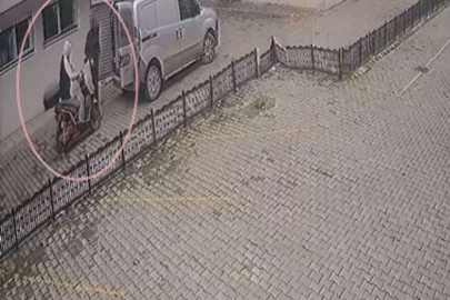 Binanın önünden motosikleti saniyeler içinde çaldılar