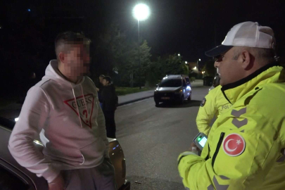 Alkollü sürücü alkolmetreyi üflemek yerine yutmaya çalıştı!