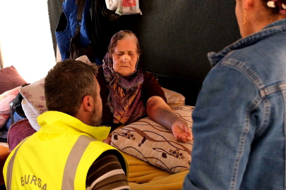 Çifte felaket yaşayan aileye Bursa Büyükşehir sahip çıktı