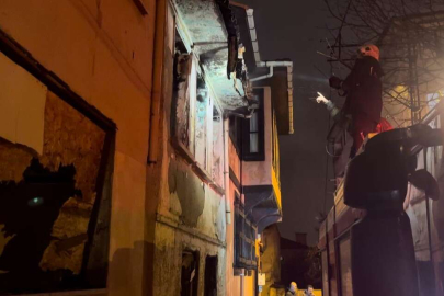 Bursa'da tarihi binada korkutan yangın