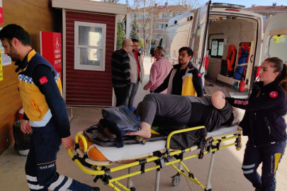 Hafif ticari araç ile otomobil çarpıştı: 2 yaralı