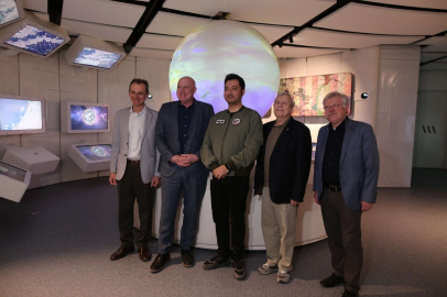 Dünyaca ünlü astronotlar kongre öncesi incelemelerde bulundu