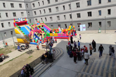 Her şey çocukların yüzündeki minik tebessüm için