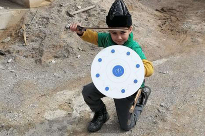 Sepete Ekle Depremzede çocuğa çok özel hediye