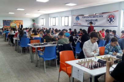 Çocuk Bayramı Satranç Turnuvası yoğun ilgi