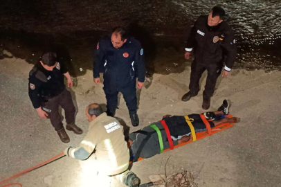 Bursa’da hırsızlık suçundan aranan şahıs, bekçilerden kaçarken dereye atladı