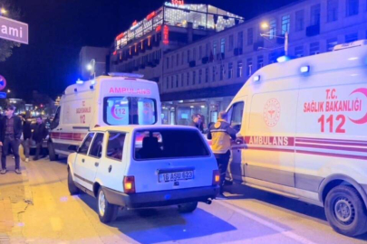 Bursa’da yolun karşısına geçen aileye otomobil çarptı