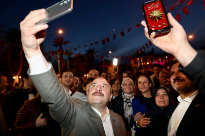 Bakan Varank Togg için çekiliş yaptı, kazanan gençler yerli otomobil ile Mudanya turu attı