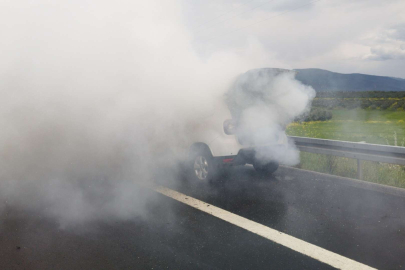 Kuveytli ailenin bulunduğu otomobil alev topuna döndü