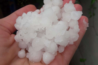 Bursa'da misket büyüklüğünde dolu yağdı