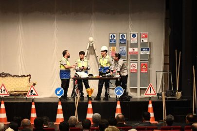 Bursa'da iş sağlığı ve güvenliği sahnede anlatıldı