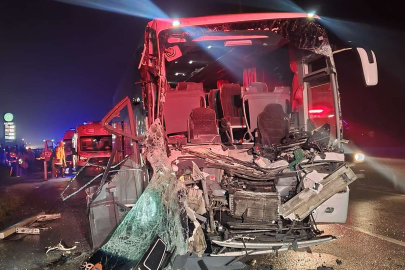 Feci kaza! Susurluk'ta otobüs tıra arkadan çarptı