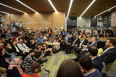 Bakan Varank, ‘Uyumayan Kütüphane’de gençlerle buluştu