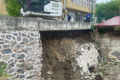 Tarihi İznik çini fırınlarının kazı alanı istinat duvarı çöktü
