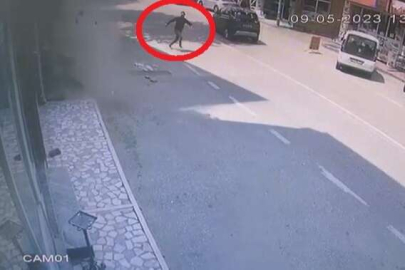 Bursa'da 4 katlı bina yıkım sırasında çöktü, enkazın altında kalmaktan son anda kurtuldu