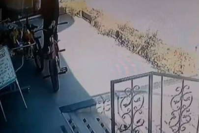 Bursa'da güpegündüz bisiklet hırsızlığı kamerada