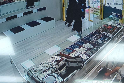 Komedi filmi gibi soygun girişimi: 3 şüpheli, kadın kılığına girdi