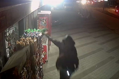 Scoterla cips çalan gençler kamerada