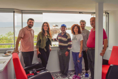 Yaren Leylek, yeni yuvasında dostu Adem Amca’ya komşu oldu