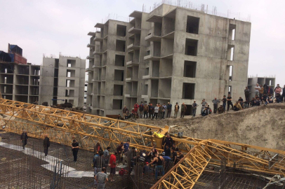 İnşaat şantiyesinde vinç devrildi: 1 kişi yaralandı