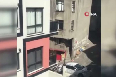 Toplu arı paniği kamerada: Vatandaşlar pencereleri açamadı