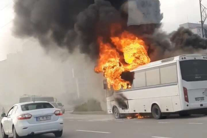 Bursa'da servis midibüsü alev alev yandı