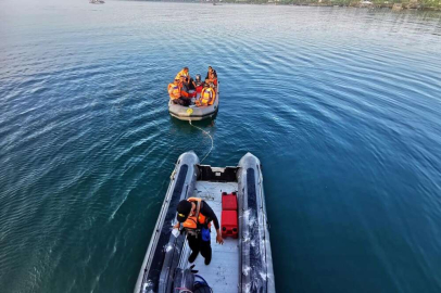 Endonezya’da feribot faciası: 15 ölü, 19 kayıp