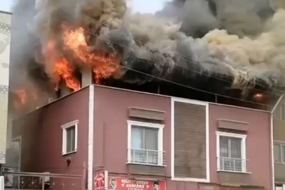 Binanın çatı katı alevlere teslim oldu