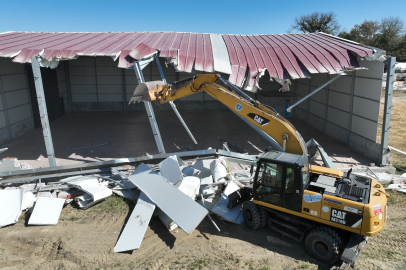 Bursa'da tarım arazilerindeki kaçak yapılar yıkılıyor