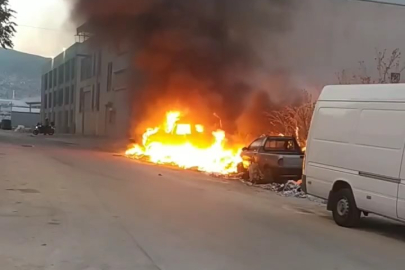 Çocukların ateşle oyunu 3 aracı böyle küle çevirdi