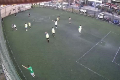 Halı sahada kalp krizi geçirdi...O anlar kamerada